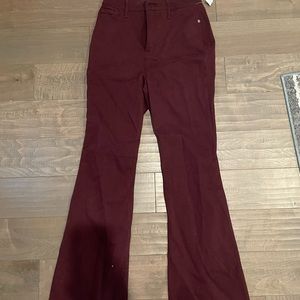 Old Navy Higher High-rise flare pants - NWT